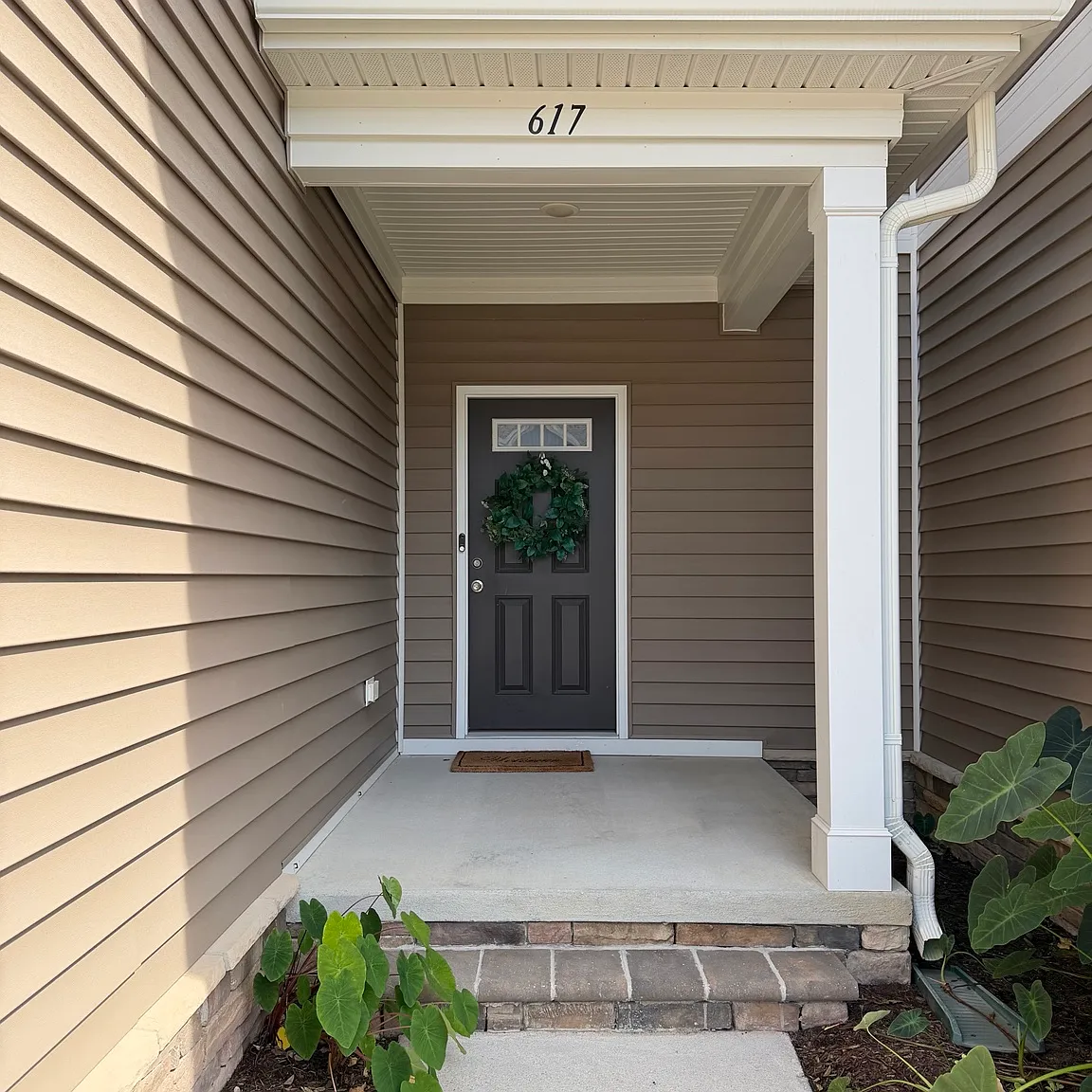 4 bed, 2542 sqft, $3,250 — Photo 2