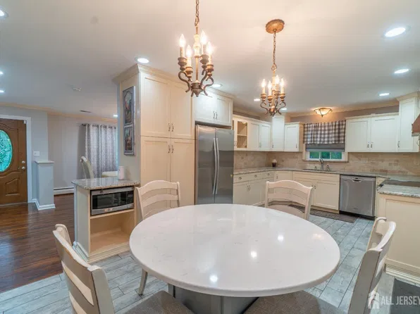 2 Agress Rd, Millstone Township, NJ 08535