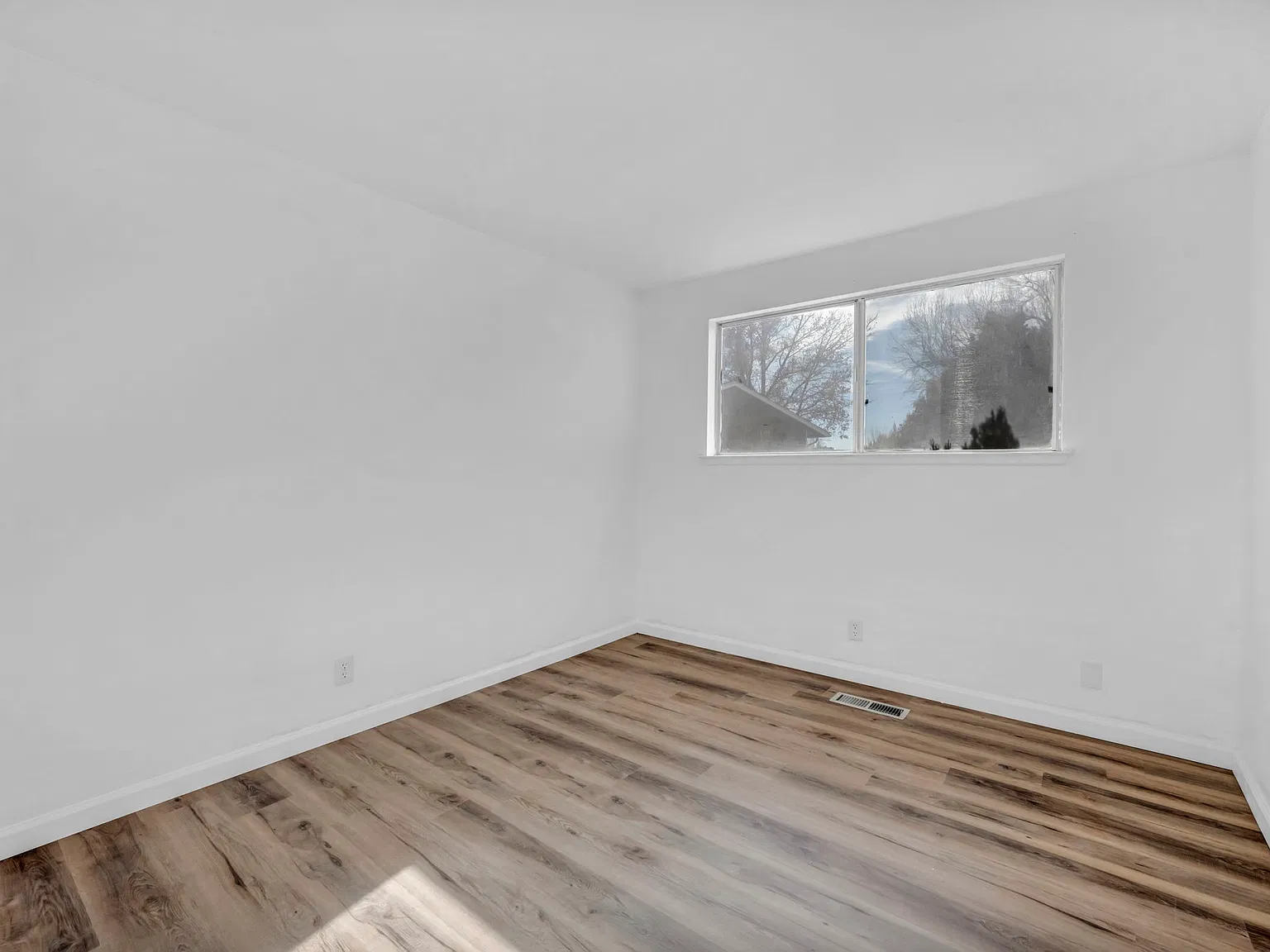 4 bed, 1926 sqft, $2,850 — Photo 4