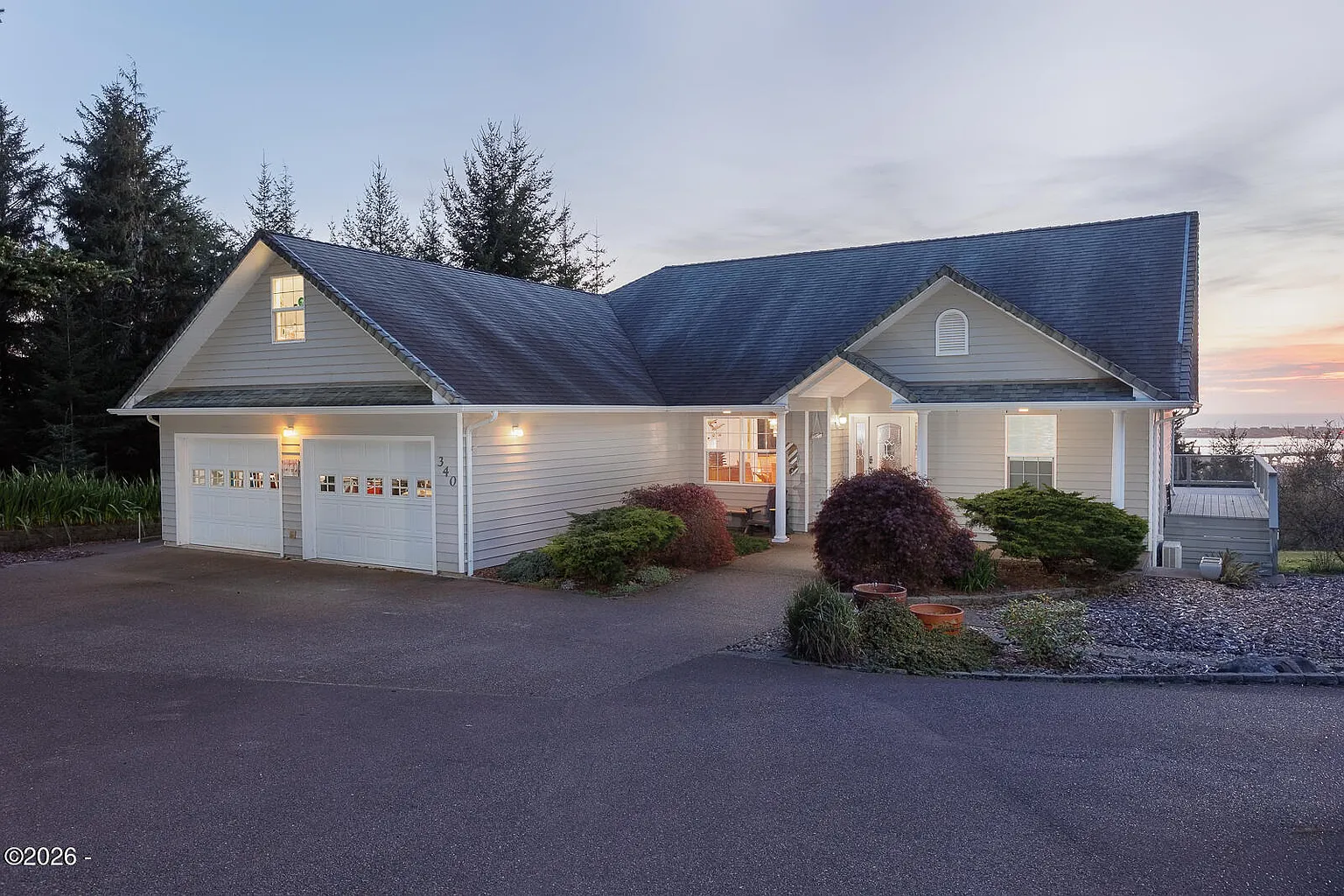 340 NE Waldport Heights Dr photo 1