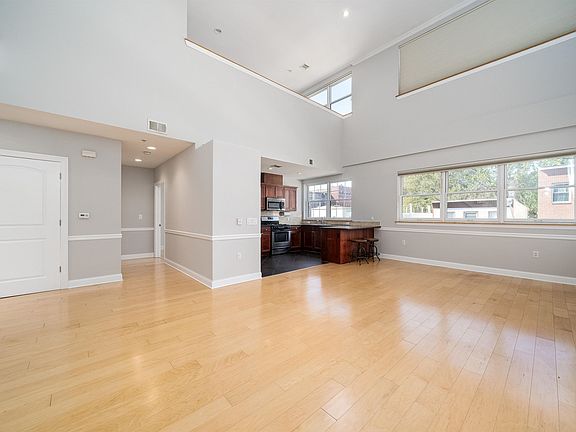 5th image of 769 Montgomery St #216