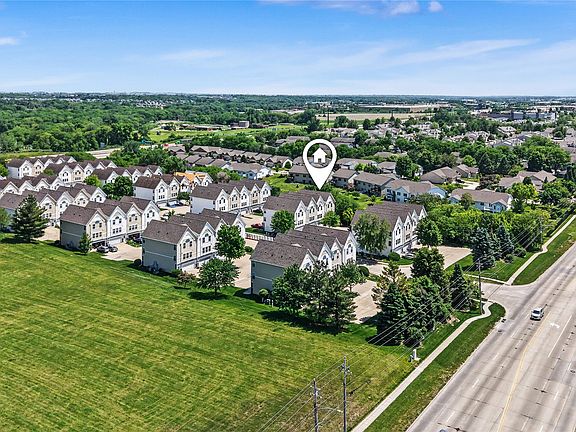 3rd image of 1139 SE Village View Ln