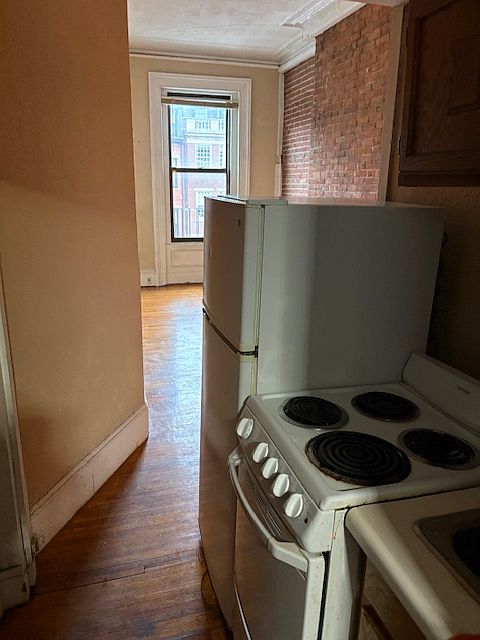 2nd image of 114 Marlborough St #3B