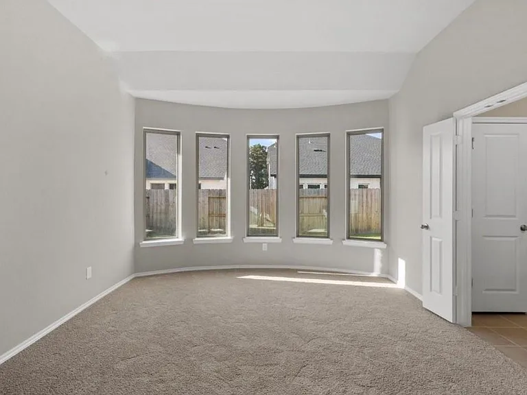 311 Violet Crown Ln — Photo 6