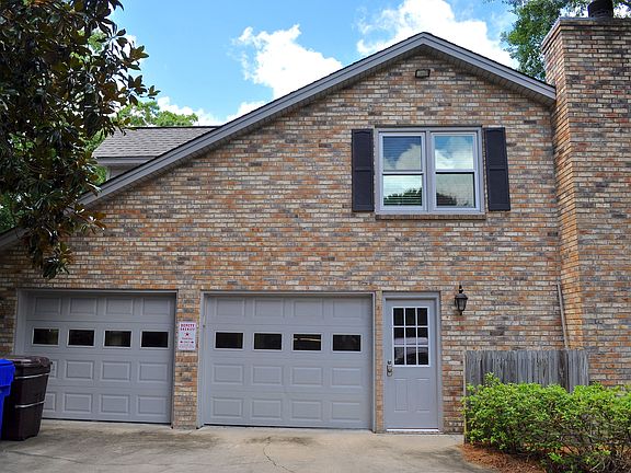 2-Car Garage (575 sp. ft.)