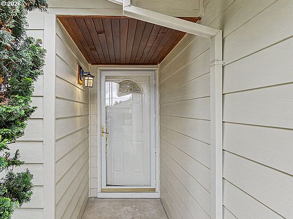 3rd image of 1778 NE Laurelwood Loop