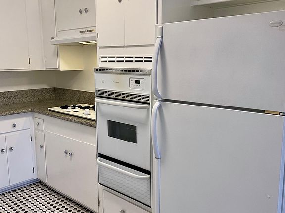 5th image of 1341 N Crescent Heights Blvd APT 103