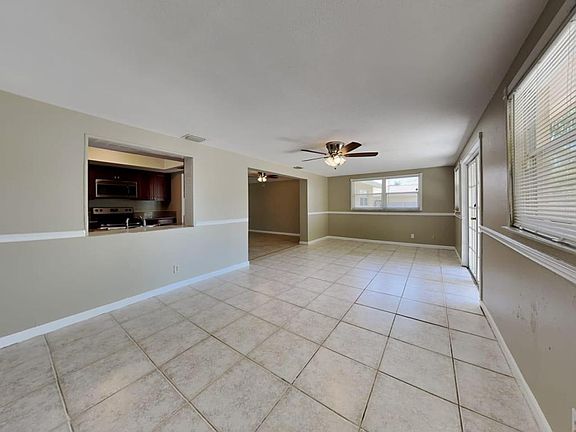 2nd image of 122 SE 29th Ave #0