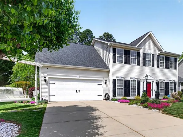 4504 Chimney Springs Dr, Greensboro, NC 27407