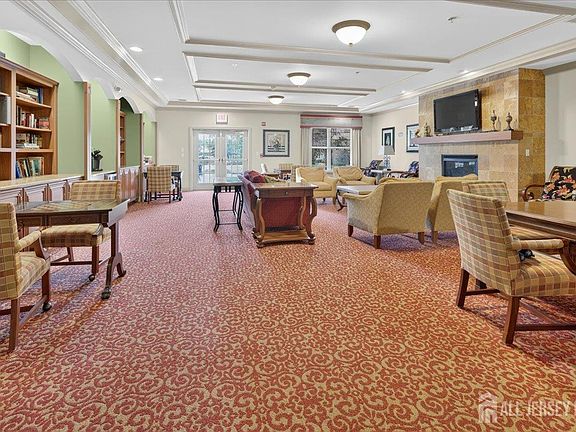 3rd image of 100 Middlesex Blvd APT 314