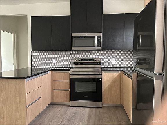 4th image of 3904 Ventura Ave APT 2