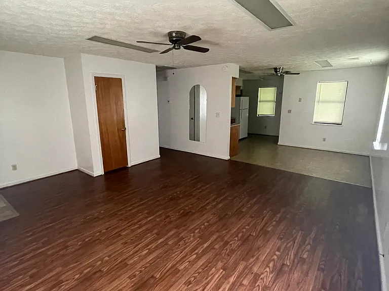 2689 Lee Road 249 — Photo 6