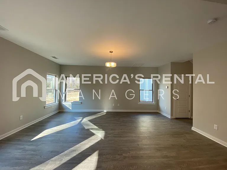 7940 Saint James Dr — Photo 11