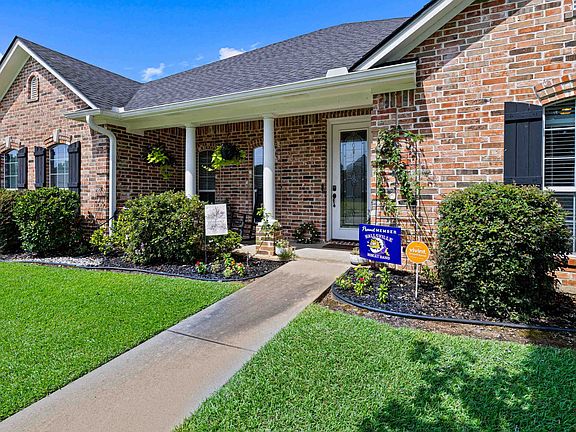 2nd image of 901 Rose Mount Dr