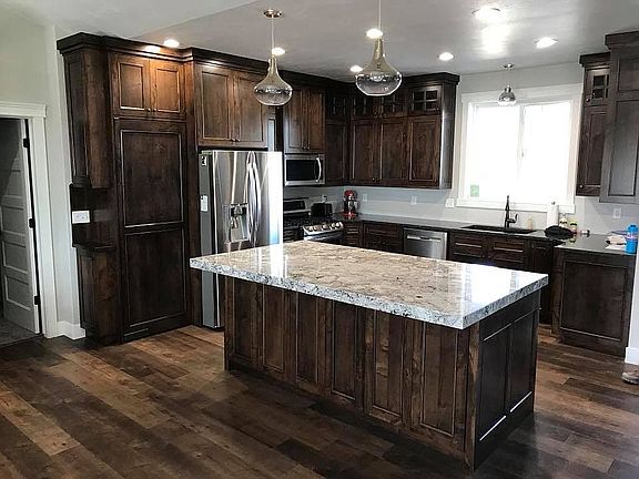 4th image of 526 S Teton Ave
