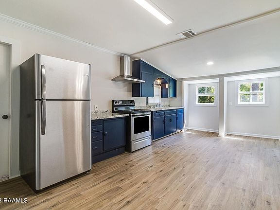 4th image of 605 Church St
