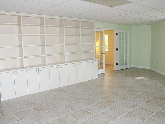 3rd image of 5828 Oakhurst Dr