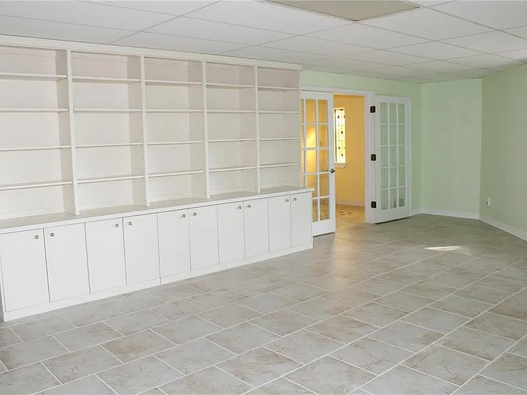 5828 Oakhurst Dr — Photo 3