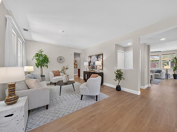 4th image of 1098 Beau Ave