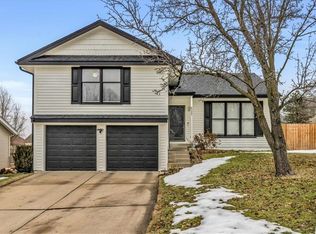 6227 N Hickory Ct, Kansas City, MO 64118