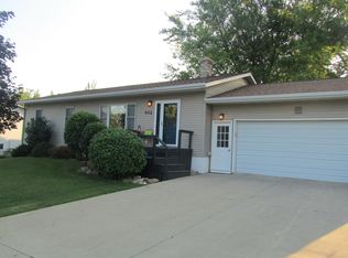 402 4th St NW, Waukon, IA 52172
