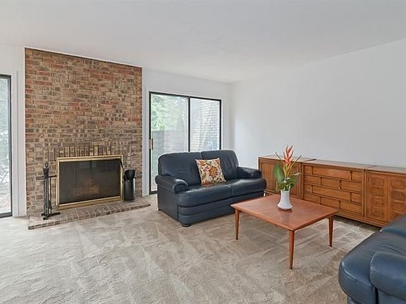 4th image of 718 Greenhills Dr