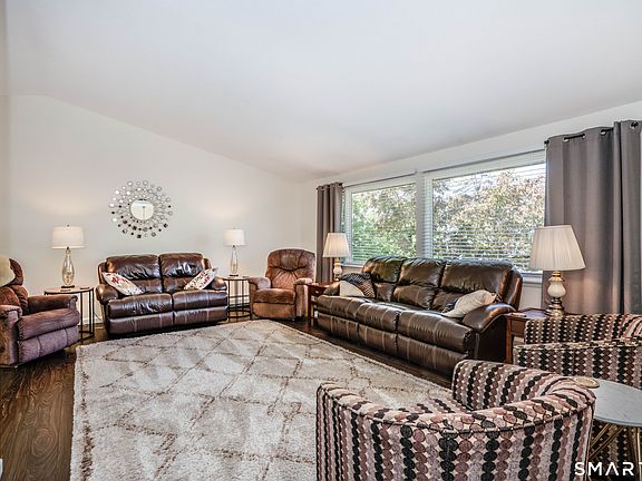 4th image of 121 Shepard Drive