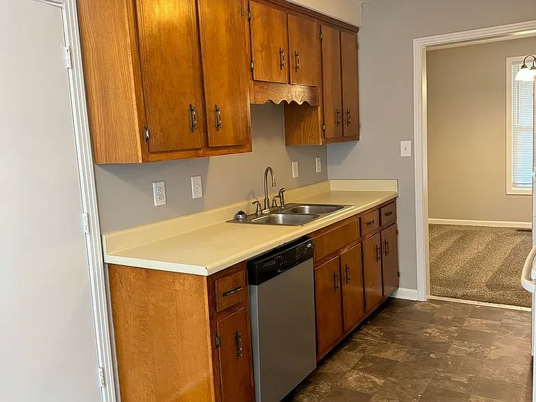 104 Cornelia Ct — Photo 5