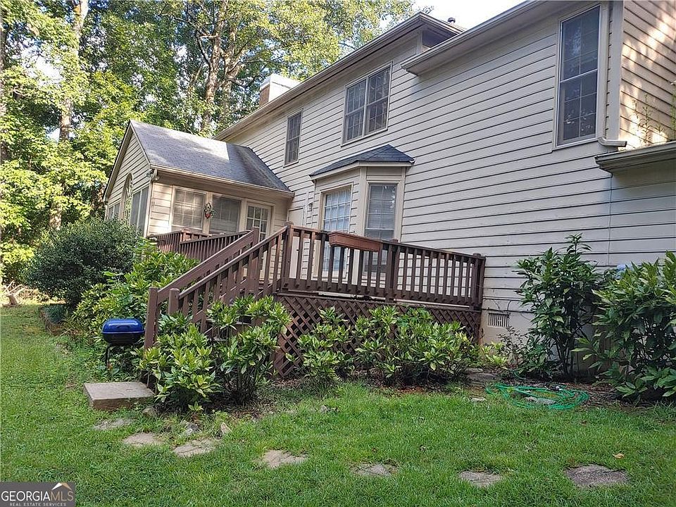 2nd image of 180 Creekview Trl