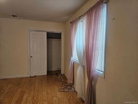 4th image of 558 Meade Avenue