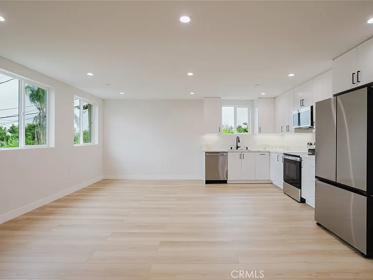 8915 Wakefield Ave — Photo 5
