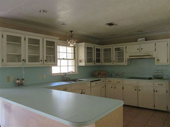4th image of 900 Woodland Park Ave