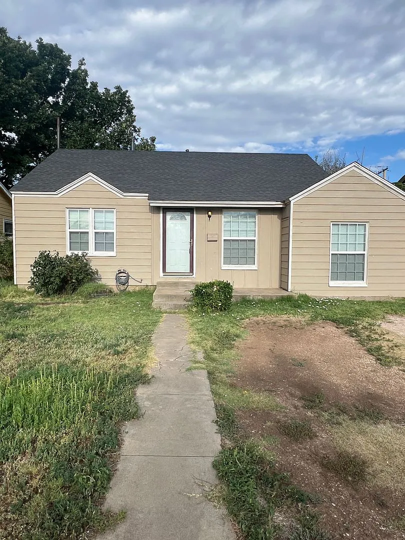 Large 3 bed 1 bath Home! — Photo 1