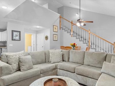 216 Reservoir St APT 304, Holden, MA, 01520