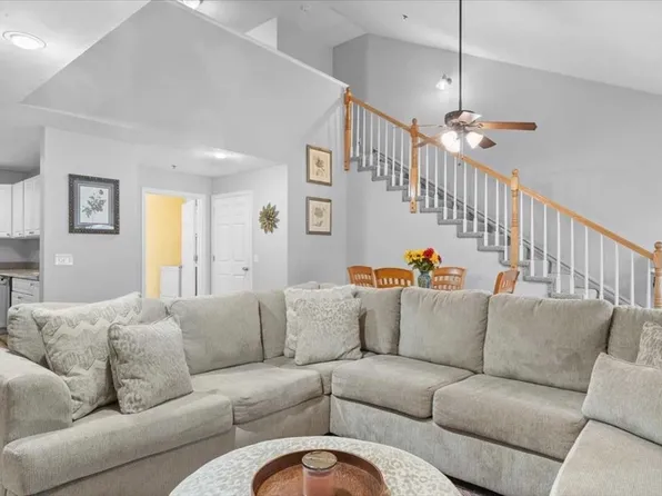 216 Reservoir St APT 304, Holden, MA 01520