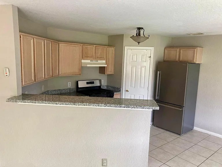 2117 Whittier Dr — Photo 5