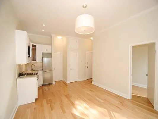 Rented by Buchbinder & Warren | media 7