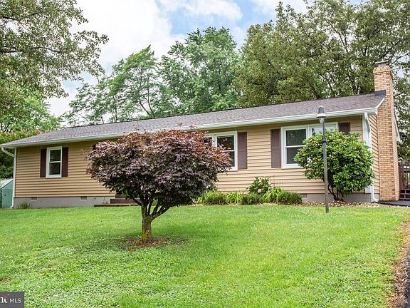 2nd image of 114 Oak Grove Ln