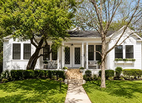 202 E 31st St Photo 1 202 E 31st St Photo 1