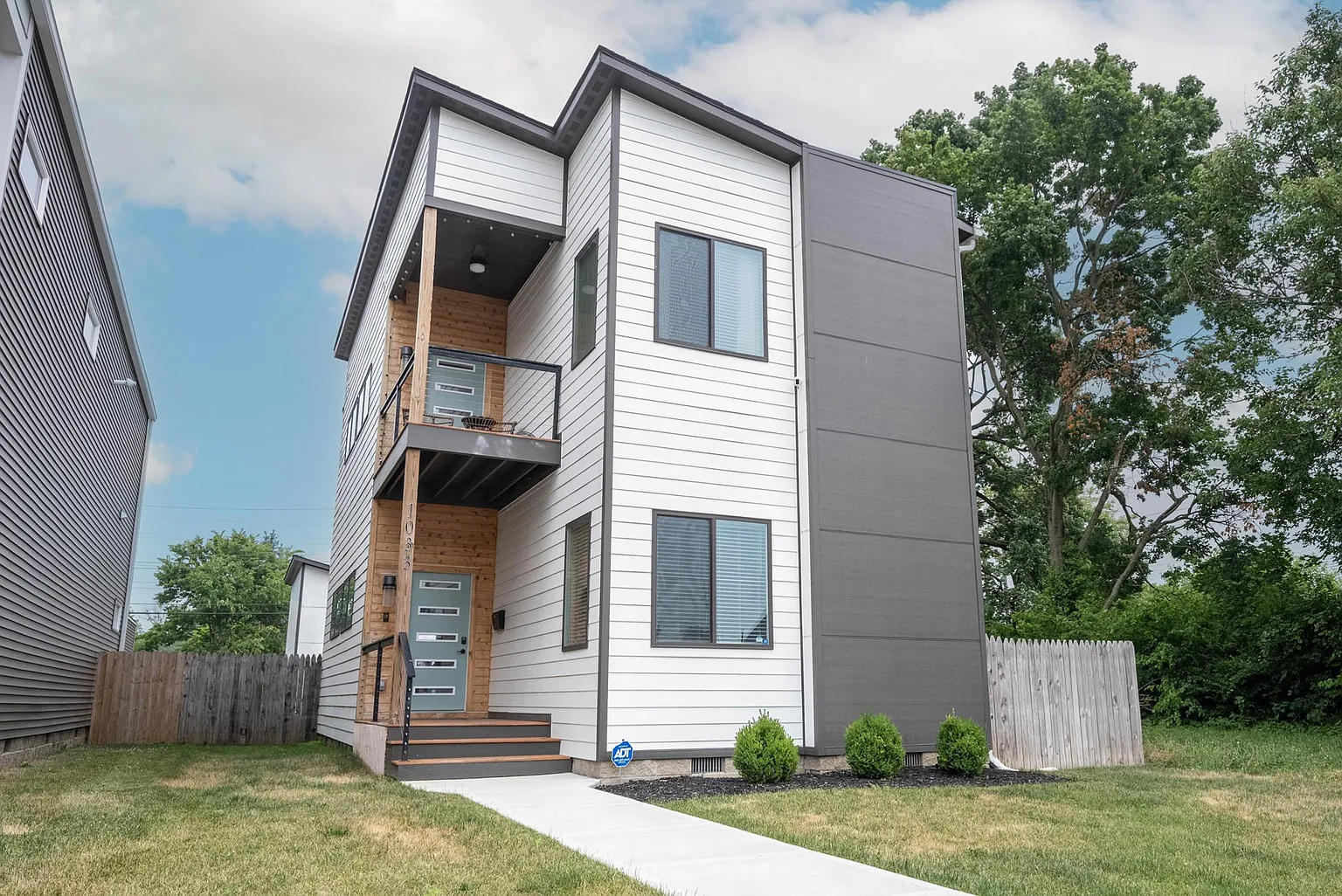 1033 Saint Peter St photo 1