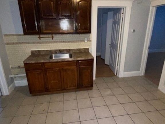 5th image of 166 8th St #D