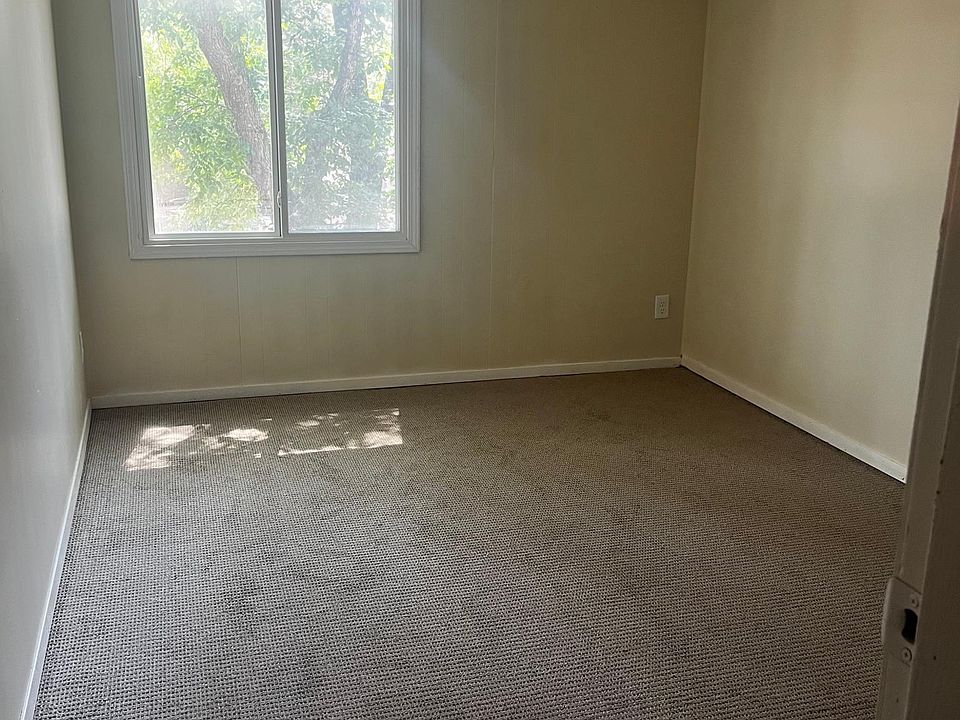 2nd image of 1903 17th St SE #207