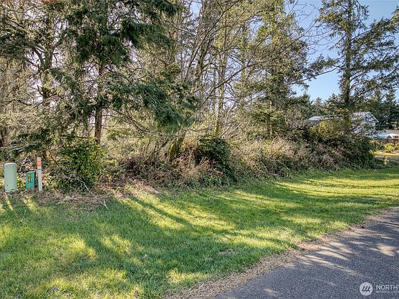 5th image of 569 SE Chinook Avenue