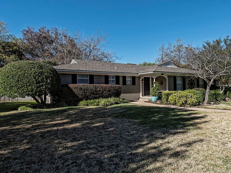 1st image of 2424 Starr Dr
