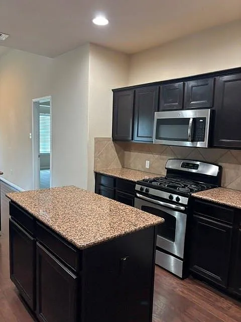 4 bed, 2.5 bath, 2654 sqft, $2,500 — Photo 3