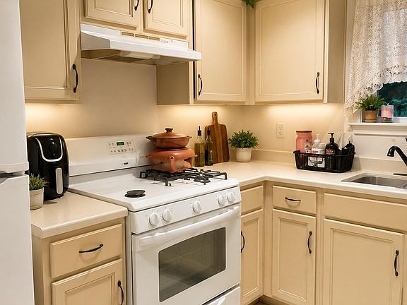 3rd image of 3306 Garrison Ct
