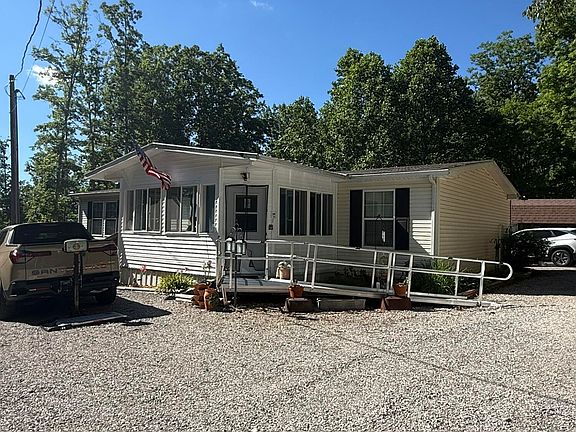 4th image of 266 Carmel Ln