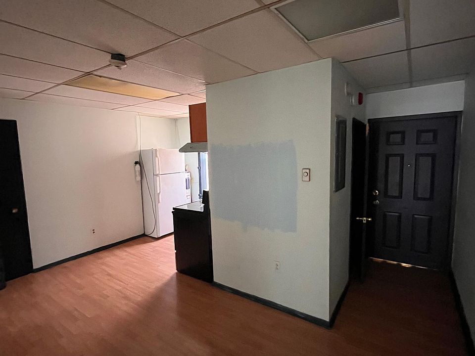 1st image of 933 Race St APT 3F