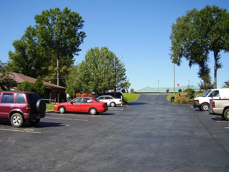 Pineridge Apartments — Photo 10
