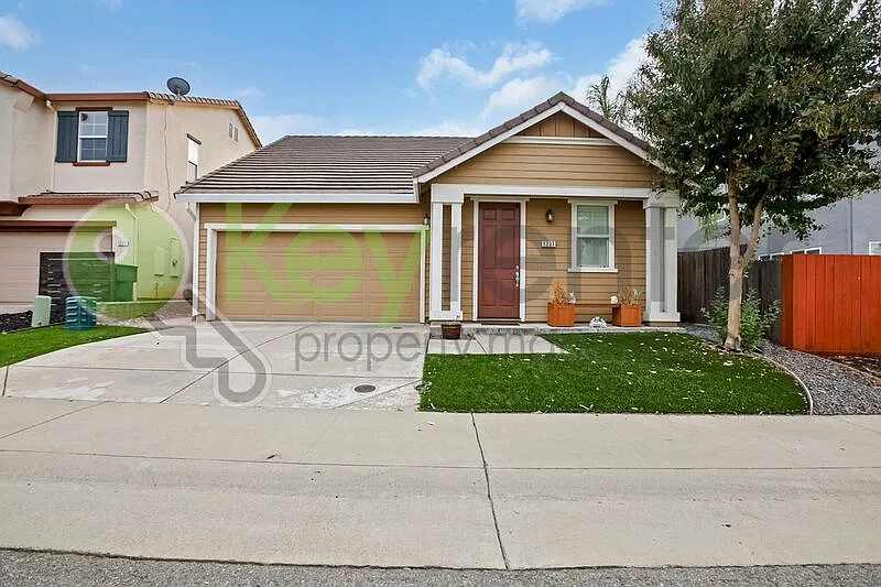 2 bed, 2.0 bath, 1054 sqft, $2,400 — Photo 2